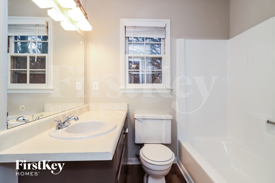 Building Photo - 1570 Sprayberry Dr