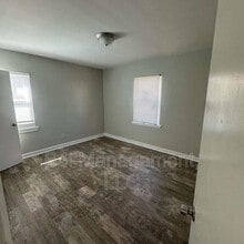 Building Photo - 2343 Huggins St
