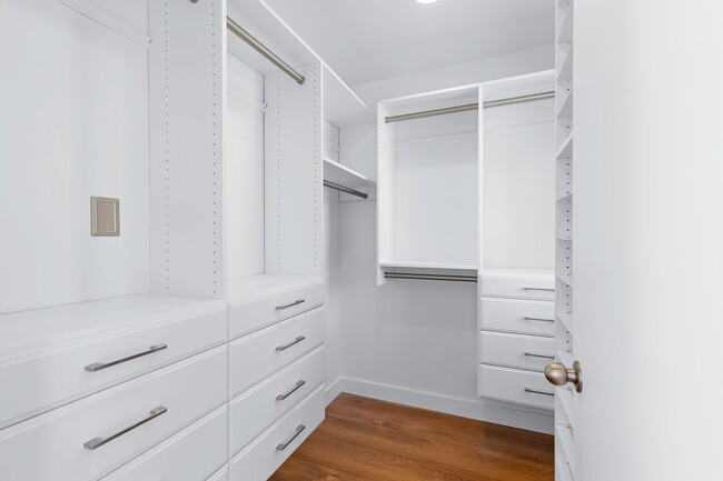 Building Photo - 4 bed/ 3 bath Single-Family Home in North ...