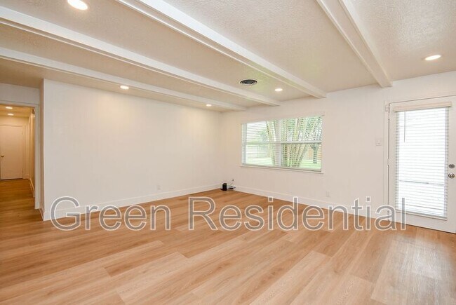 Building Photo - 4947 Cheena Dr