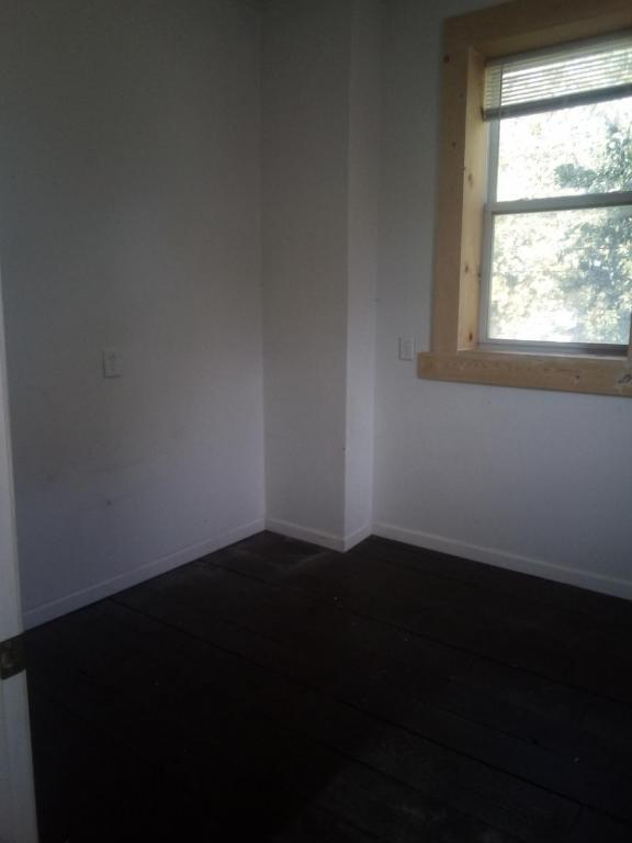 Building Photo - 118 E Railroad, Apt#8-Apt#8