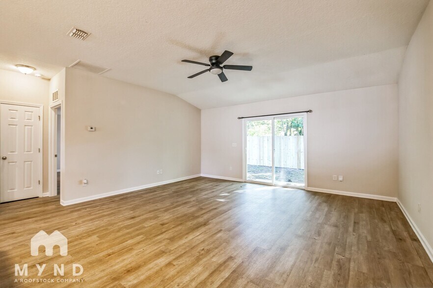 Building Photo - 643 Locust St