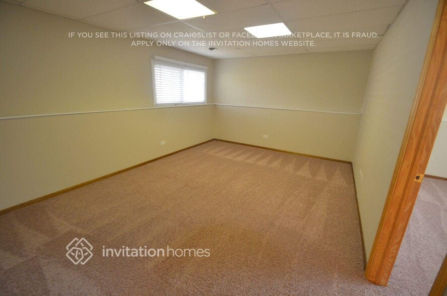 Building Photo - 833 N Elmwood Dr