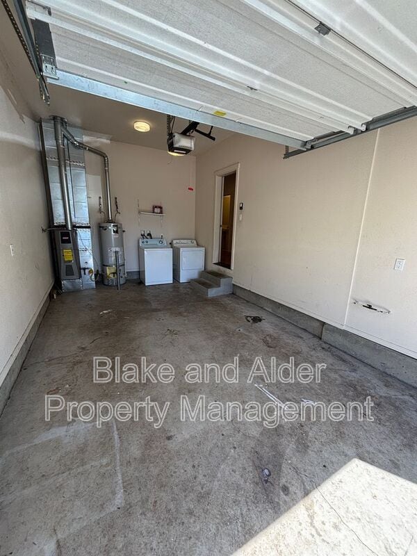 Building Photo - 347 Norway St NE