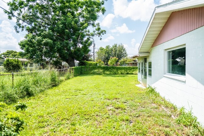 Building Photo - 912 Plato Ave