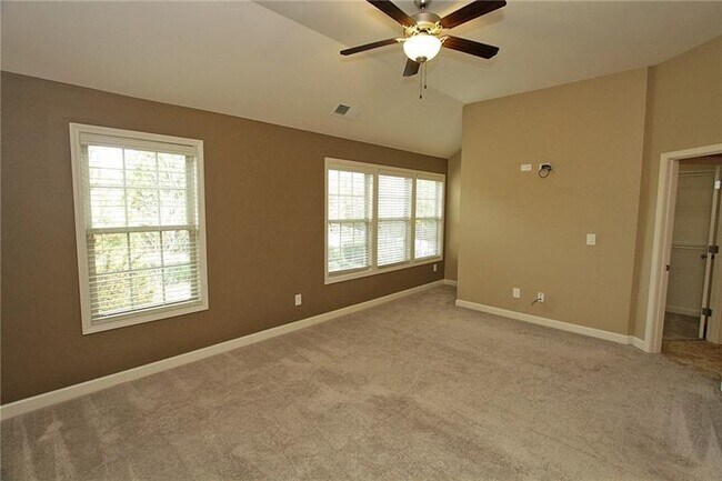 Building Photo - 7605 Lowery Oak Dr