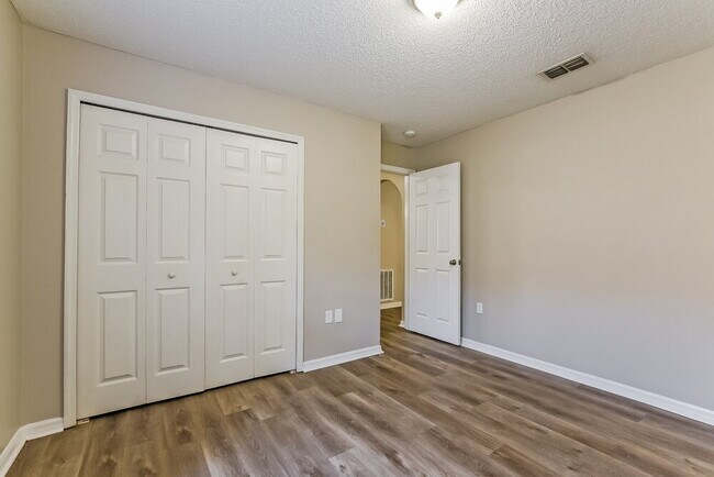 Building Photo - 337 Placid Lake Dr