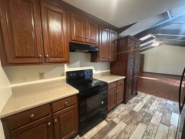 Building Photo - Charming 3 Bedroom, 2 Bathroom Home in Lenlock!