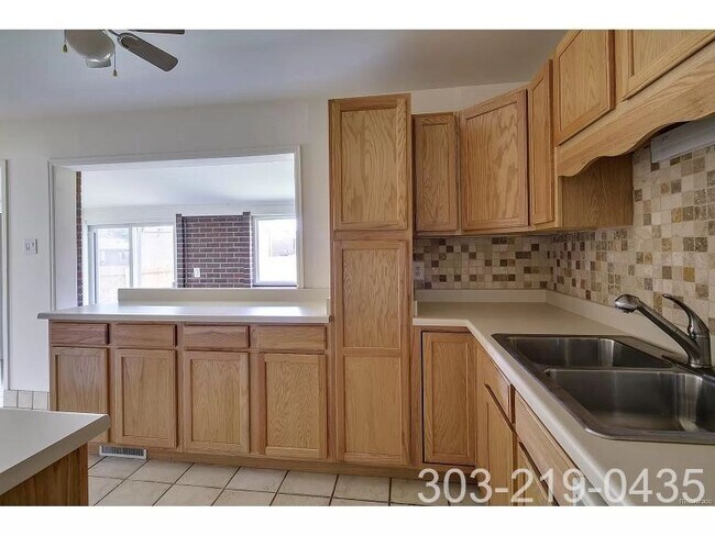 Building Photo - 2800 S Holly Plz