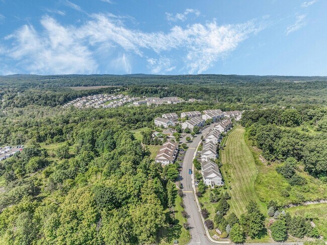 Building Photo - 1115 Balsam Dr