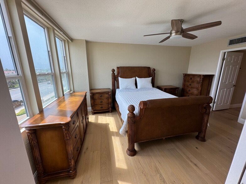 Guest bedroom - 2947 S Atlantic Ave