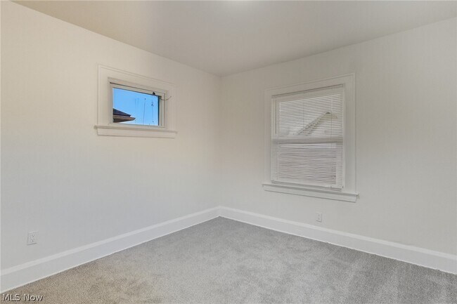 Building Photo - 12808 Beachwood Ave