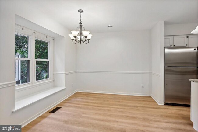 Building Photo - 3202 Eaton Ct