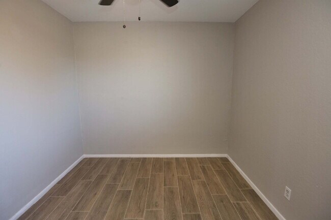 Building Photo - Beautifully Renovated 2-Bedroom Home in a ...