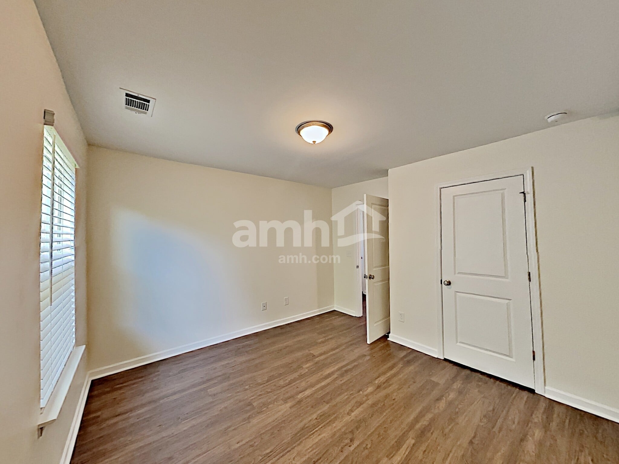 Building Photo - 505 Camp dr