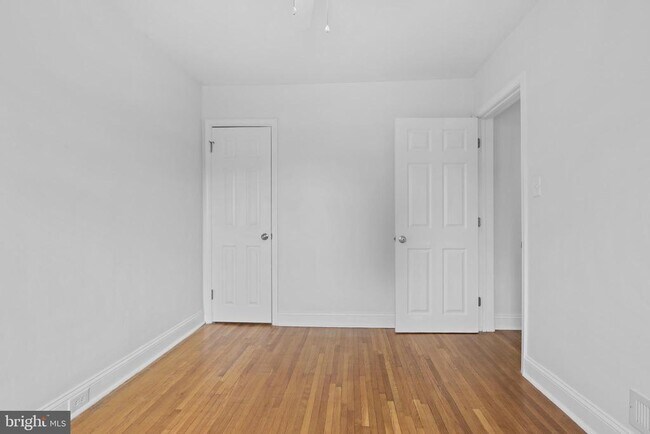 Building Photo - 227 Willow Ave