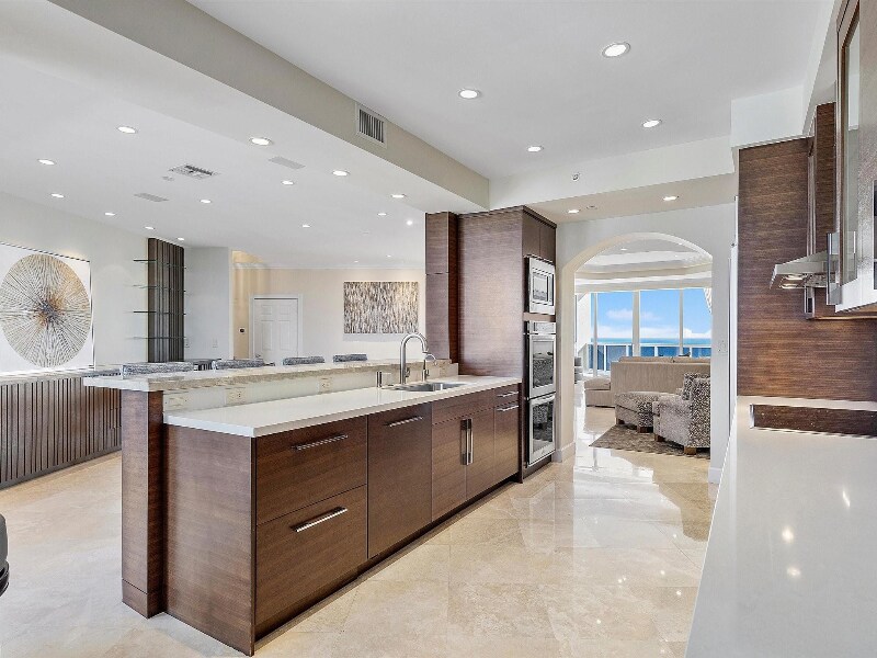 Building Photo - 3200 N Ocean Blvd