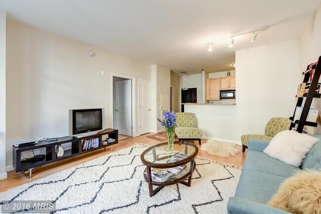 Building Photo - Westend/Georgetown One Bedroom, One Bath i...
