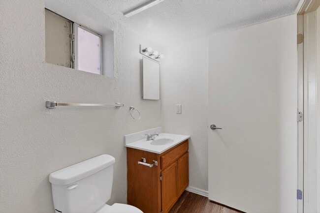 Building Photo - 3 bedroom 2 bath home in East El Paso!