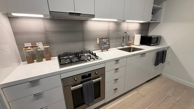Building Photo - Epic REA: Fantastic Potrero Hill Modern 1 BR, 1 BA Condo