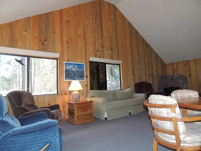 Building Photo - Adorable Cabin on the River