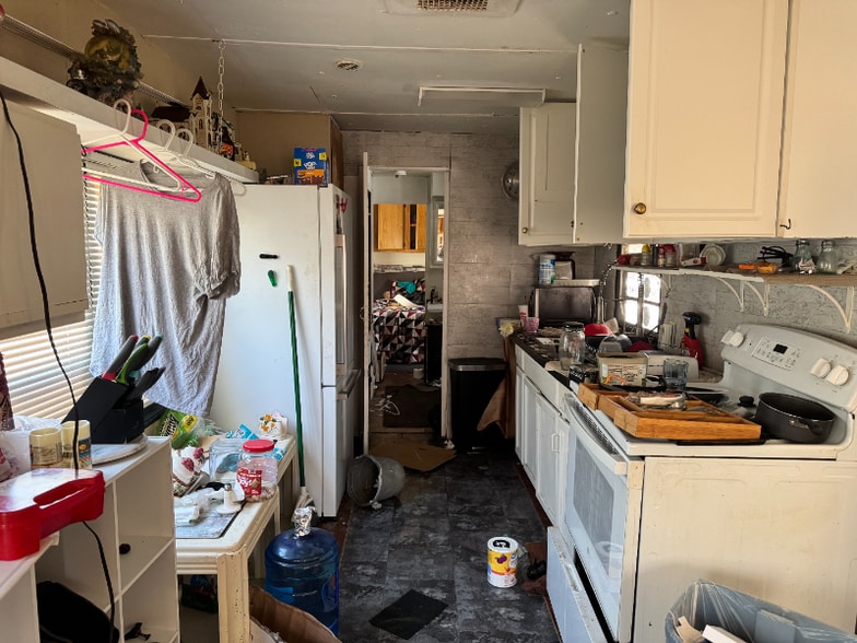 Building Photo - 4115 Aurora Rd