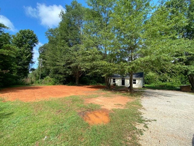 Building Photo - Newly remodeled home is located in Lancast...