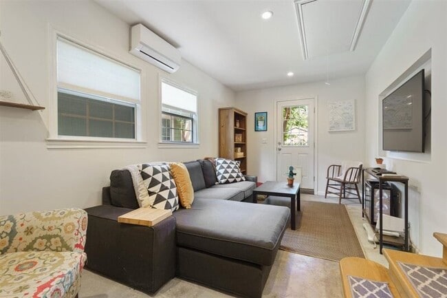 Building Photo - 5711 Chesterfield Ave