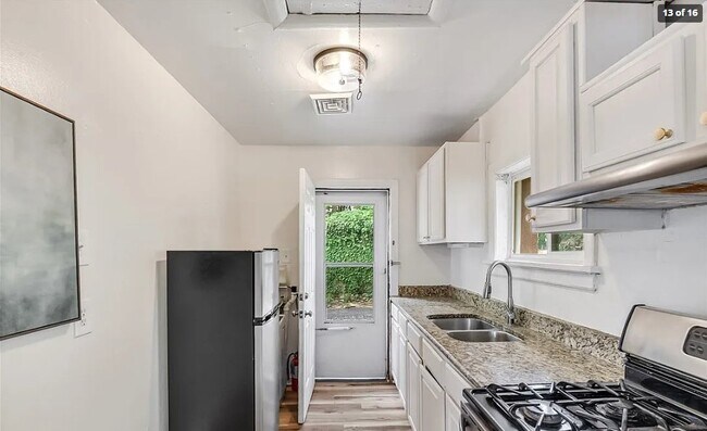 Building Photo - 2307 1st Ave