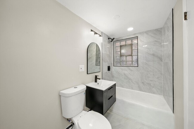 Building Photo - 7062 W Diversey Ave