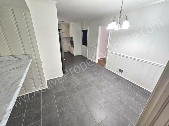 Building Photo - 777 Windsor Rd