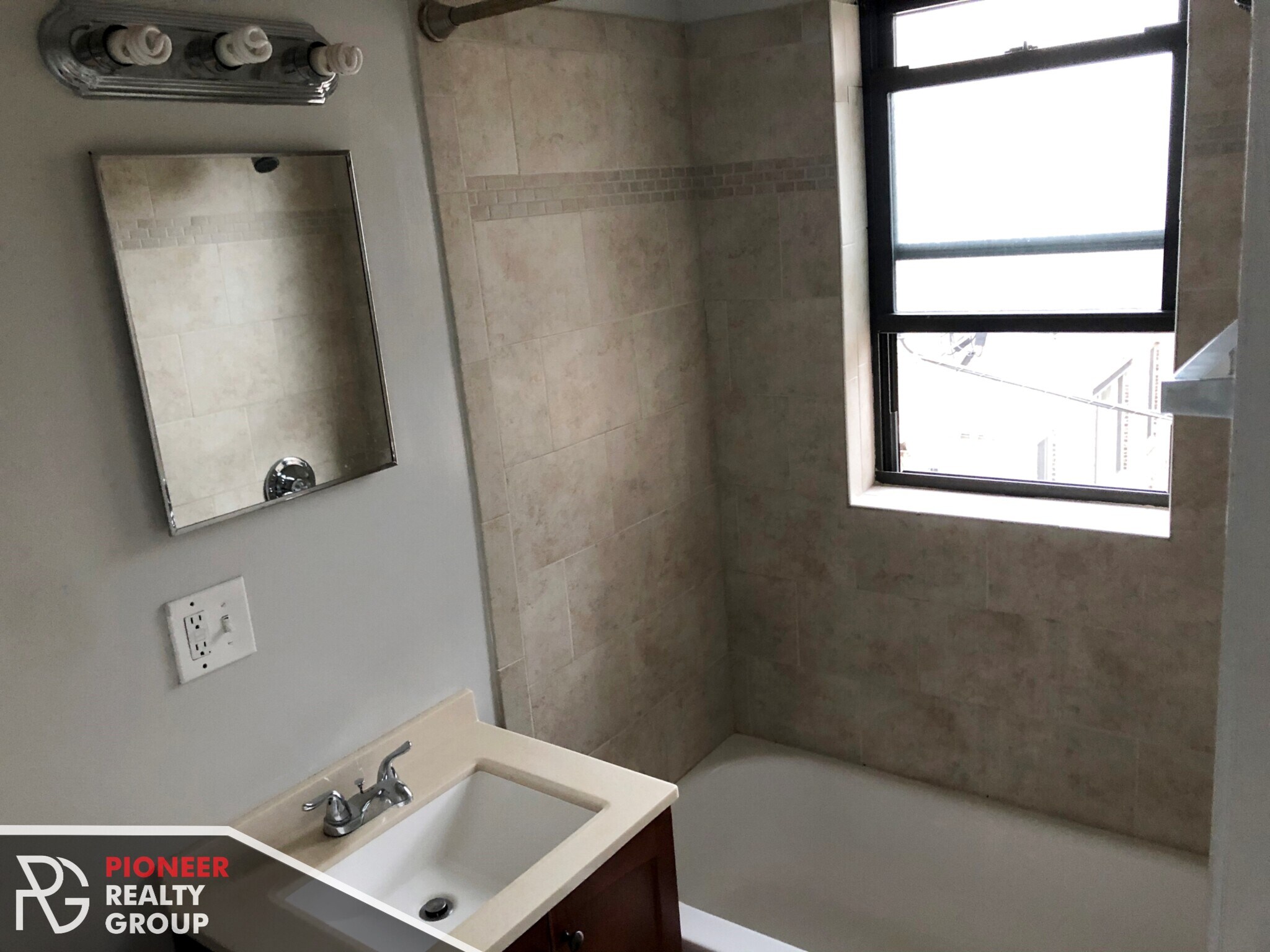 Building Photo - 2842 N Orchard St