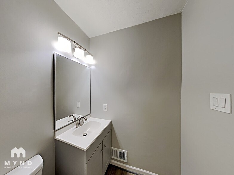 Building Photo - 2570 Rolling View Dr