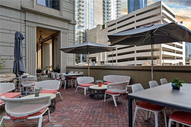 Building Photo - 3376 Peachtree Rd NE