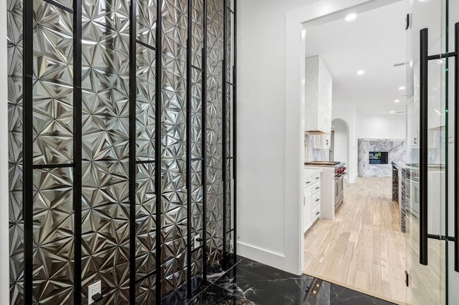 Building Photo - 1229 Strathmore Dr