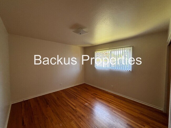 Building Photo - 790 Fairfax Dr