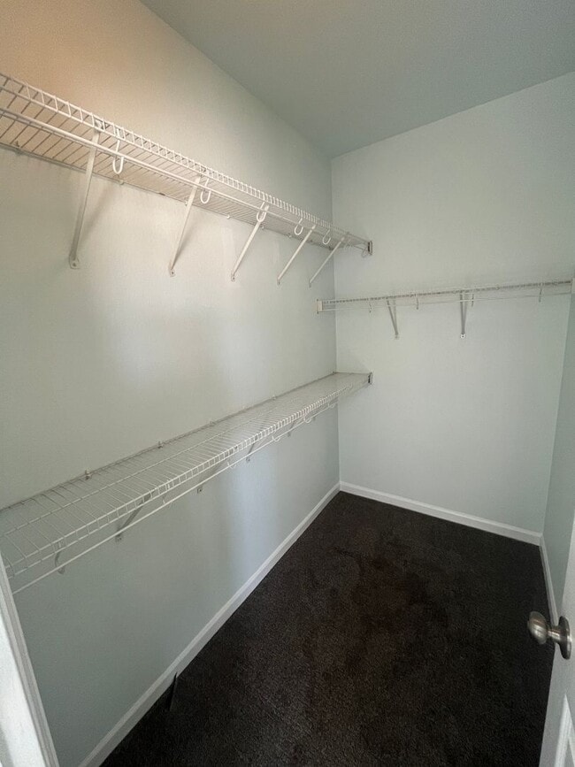 Building Photo - End Unit 3 Bedroom 2 Bath Townhome in Commerce City!