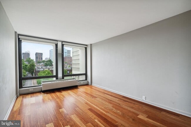 Building Photo - 220 Locust St