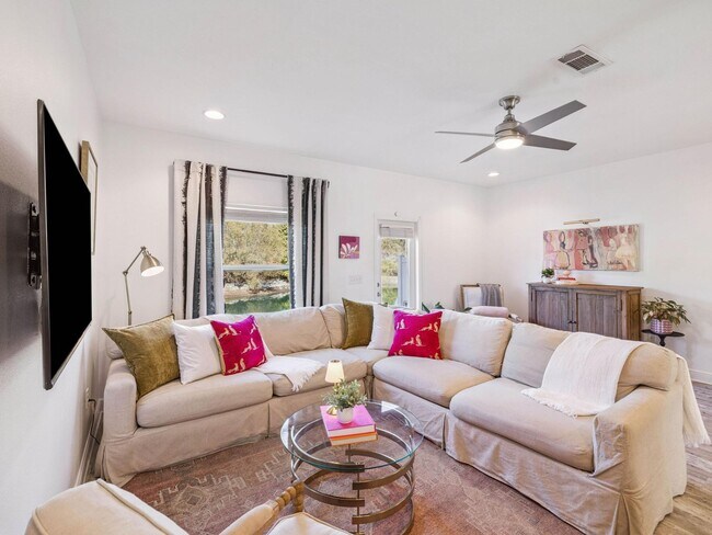 Building Photo - 89 Crossing Ln