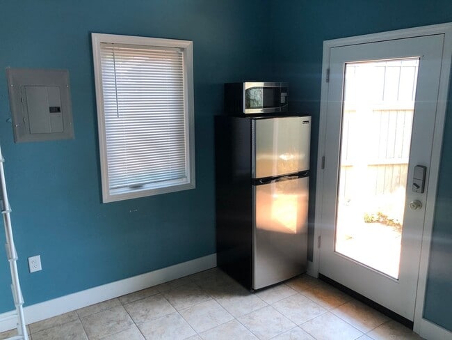 Building Photo - Newer tiny home in Harrisburg, OR!