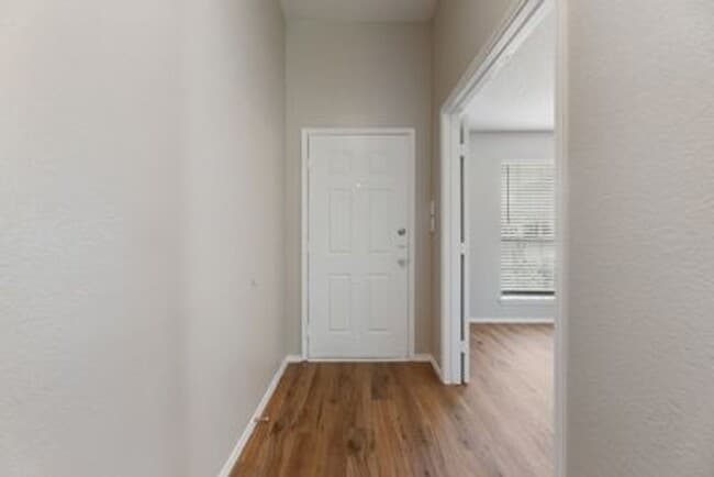 Building Photo - Beautiful newly redone single story home i...