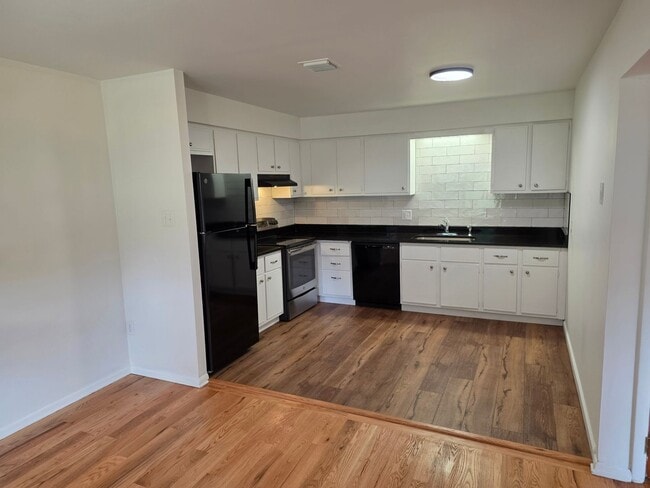 Building Photo - 2811 W 28th St