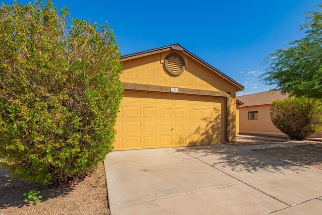 Building Photo - New Listing in El Mirage