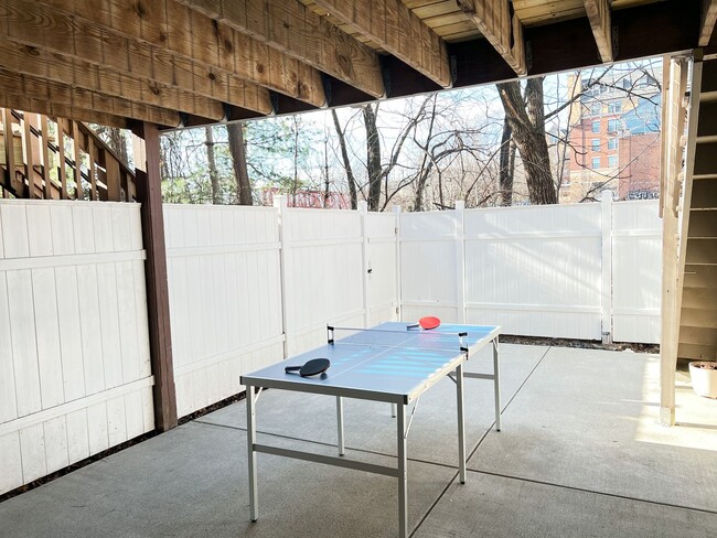 Building Photo - RENOVATED TOWNHOME WITH DECK BY METRO
