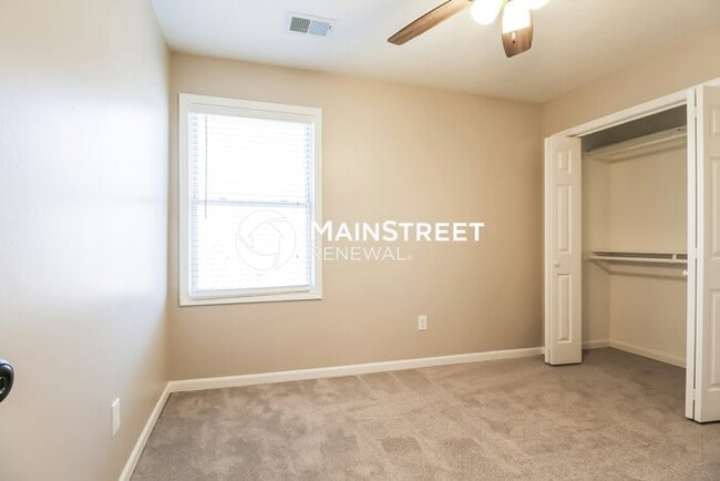 Building Photo - 4 Bedroom Pet-Friendly Home in Spring Hill...