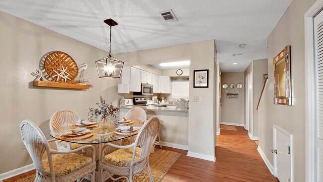 Building Photo - 17620 Front Beach Rd