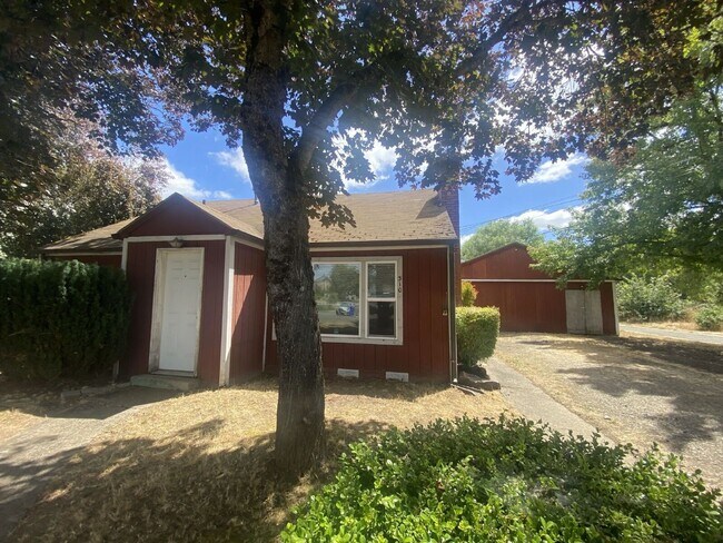 Building Photo - 310 Gregory Dr