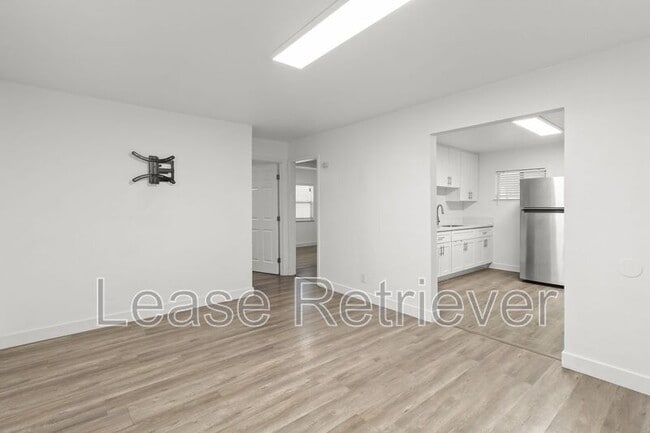 Building Photo - 135 Pacific Rd