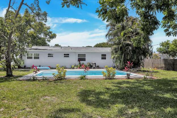 Building Photo - 716 Lund Cir