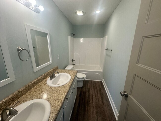Building Photo - 2 Bedroom 1 Bath  Duplex in Hahira